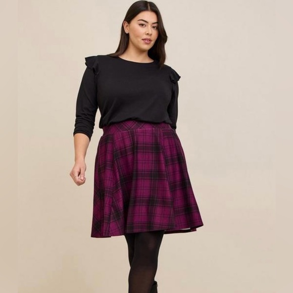 Classic Fit Ruffle Shoulder Tee - Picture 2 of 3